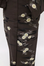 画像をギャラリービューアに読み込む, 【中古】長尺 洗える夏着物 小紋 ブランド『古今』エ霞笹桜 濃茶 化繊着物 カジュアル 身丈162.5cm 裄丈66cm KC7-53
