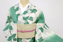 画像をギャラリービューアに読み込む, 【中古】長尺 夏着物『綿絽』小紋 ラインぼかしに花葉 カジュアル 白×緑 身丈165.5cm 裄丈67.5cm 木綿浴衣 KG7-60
