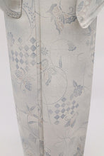 画像をギャラリービューアに読み込む, 【中古】単衣 小紋 松稲穂に舞蝶夾竹桃飾り紐 淡いグレージュ カジュアル 身丈162cm 裄丈65cm 正絹着物 KH5-41
