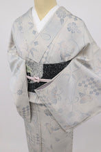 画像をギャラリービューアに読み込む, 【中古】単衣 小紋 松稲穂に舞蝶夾竹桃飾り紐 淡いグレージュ カジュアル 身丈162cm 裄丈65cm 正絹着物 KH5-41
