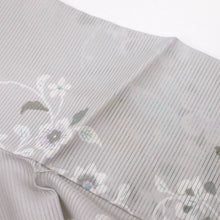 画像をギャラリービューアに読み込む, 【中古】長尺 洗える夏着物『絽』小紋 花唐草模様 カジュアル 淡いグレー 身丈164cm 裄丈65cm 化繊着物 KH7-67
