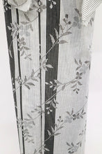 画像をギャラリービューアに読み込む, 【中古】長尺 洗える夏着物 小紋 縞に植物ライン カジュアル 白黒モノトーン 身丈163cm 裄丈62.5cm 化繊 KS7-59
