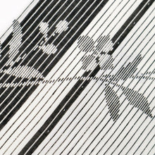 画像をギャラリービューアに読み込む, 【中古】長尺 洗える夏着物 小紋 縞に植物ライン カジュアル 白黒モノトーン 身丈163cm 裄丈62.5cm 化繊 KS7-59
