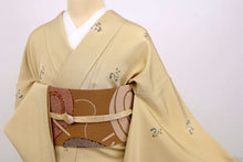 画像をギャラリービューアに読み込む, 【中古】長尺 特選 小紋 小さな花唐草模様 飴色ベージュ カジュアル 身丈163.5cm 裄丈65.5cm 袷正絹着物 KY2-8
