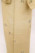 画像をギャラリービューアに読み込む, 【中古】長尺 特選 小紋 小さな花唐草模様 飴色ベージュ カジュアル 身丈163.5cm 裄丈65.5cm 袷正絹着物 KY2-8
