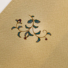 画像をギャラリービューアに読み込む, 【中古】長尺 特選 小紋 小さな花唐草模様 飴色ベージュ カジュアル 身丈163.5cm 裄丈65.5cm 袷正絹着物 KY2-8
