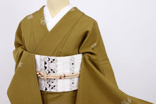 画像をギャラリービューアに読み込む, 【中古】単衣 長尺 小紋 花うさぎ江戸小紋柄 シンプル飛び柄 からし色 黄土色 黄色 ふだん着物洗替えに♪ カジュアル 身丈166cm 裄丈68cm 正絹 KY4-47
