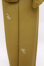 画像をギャラリービューアに読み込む, 【中古】単衣 長尺 小紋 花うさぎ江戸小紋柄 シンプル飛び柄 からし色 黄土色 黄色 ふだん着物洗替えに♪ カジュアル 身丈166cm 裄丈68cm 正絹 KY4-47
