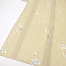 画像をギャラリービューアに読み込む, 【中古】洗える夏着物 小紋 野草に蝶の舞姿 カジュアル 白橡色淡いベージュ 身丈160cm 裄丈64.5cm 化繊 KY7-100
