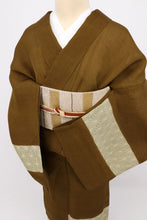 画像をギャラリービューアに読み込む, 【中古】長尺 夏着物『紗紬』付下げ 横段に麻の葉刺子刺繍 セミフォーマル 茶 身丈166cm 裄丈69cm 正絹着物 MC5-6
