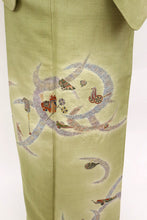画像をギャラリービューアに読み込む, 【中古】長尺 紬地 付下げ 郷土玩具尽くし カジュアル グリーン 身丈164.5cm 裄丈64cm 落款有 袷正絹着物 MG3-2
