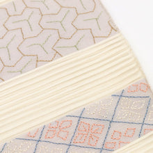 画像をギャラリービューアに読み込む, 【中古】夏帯『絽』名古屋帯 毘沙門亀甲花菱の横段 カジュアル 白地 長さ364cm 帯巾30.5cm 正絹着物 NS7-37
