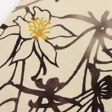 画像をギャラリービューアに読み込む, 【未使用】『本場縞大島』紬 名古屋帯 花唐草模様 カジュアル 練色 正絹着物 NY6-3
