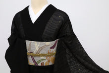 画像をギャラリービューアに読み込む, 【中古】長尺 希少『紗袷』小紋 角散らしのゆらぎと植物の縞 カジュアル 黒 身丈168cm 裄丈67cm 正絹着物 SB8-3
