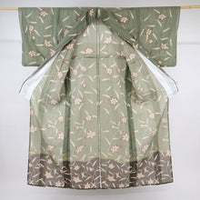 画像をギャラリービューアに読み込む, 【中古】洗える夏着物 付下げ小紋『絽』 縞クレマチス 濃淡グリーン 化繊着物 カジュアル 身丈161cm 裄丈65.5cm SG9-3
