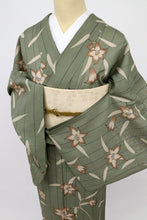 画像をギャラリービューアに読み込む, 【中古】洗える夏着物 付下げ小紋『絽』 縞クレマチス 濃淡グリーン 化繊着物 カジュアル 身丈161cm 裄丈65.5cm SG9-3
