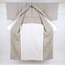 画像をギャラリービューアに読み込む, 【新品】単衣 長尺 刺繍 付下げ 松梅菊 グレー カジュアル 背紋有 身丈163cm 裄丈68.5cm 袷正絹着物 SH9-9
