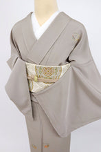 画像をギャラリービューアに読み込む, 【新品】単衣 長尺 刺繍 付下げ 松梅菊 グレー カジュアル 背紋有 身丈163cm 裄丈68.5cm 袷正絹着物 SH9-9
