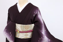 画像をギャラリービューアに読み込む, 【中古】豪華刺繍 付下げ 光彩流線花唐草模様 黒紅色 身丈159cm 裄丈66cm msize 仕立て上がり 袷正絹着物 SP10-1
