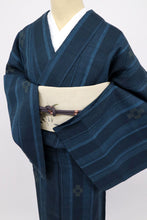 画像をギャラリービューアに読み込む, 【中古】長尺 単衣 紬 細やか縞に絣模様 濃淡紺色 カジュアル 身丈165.5cm 裄丈68cm 単衣着物 TA5-12
