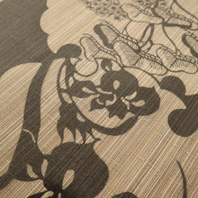 画像をギャラリービューアに読み込む, 【新品】 反物 『竺仙』 松煙染小紋 雪輪に植物 カジュアル グレー長さ12m 反巾38cm 綿100％ 木綿着物 夏着物浴衣 きもの 和装 反24-152
