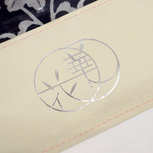 画像をギャラリービューアに読み込む, 【新品】 反物 『召しませ華』綿麻『近江ちぢみ』花唐草 黒紺×水色 麻85％ 綿15％ 長さ12.5cm 反巾39cm 日本製 夏着物 きもの 和装 反24-22
