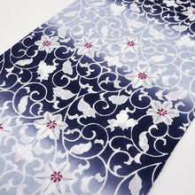 画像をギャラリービューアに読み込む, 【新品】 反物 『召しませ華』綿麻『近江ちぢみ』花唐草 黒紺×水色 麻85％ 綿15％ 長さ12.5cm 反巾39cm 日本製 夏着物 きもの 和装 反24-22
