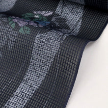 画像をギャラリービューアに読み込む, 反物 希少【絹紅梅】夏着物 小紋 ゆるやか流線花の丸文 カジュアル 黒紫色 反巾36.5cm きもの 和装 反24-76
