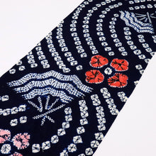 画像をギャラリービューアに読み込む, 手しぼり 浴衣反物 曲線に扇子彩りの花 濃紺 木綿 反巾36cm カジュアル お仕立可 夏着物 反25-147
