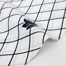 画像をギャラリービューアに読み込む, 竺仙 浴衣反物 注染 格子に花模様 コーマ地白 木綿 夏着物 長さ11.9m 反巾36.5cm カジュアル 普段着 お仕立て可 反25-165
