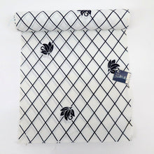 画像をギャラリービューアに読み込む, 竺仙 浴衣反物 注染 格子に花模様 コーマ地白 木綿 夏着物 長さ11.9m 反巾36.5cm カジュアル 普段着 お仕立て可 反25-165
