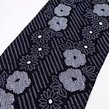 画像をギャラリービューアに読み込む, 手しぼり 浴衣反物 花々ライン 木綿 紺 木綿 反巾36cm 長さ12m カジュアル お仕立可 夏着物 反25-174
