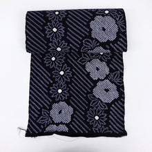 画像をギャラリービューアに読み込む, 手しぼり 浴衣反物 花々ライン 木綿 紺 木綿 反巾36cm 長さ12m カジュアル お仕立可 夏着物 反25-174
