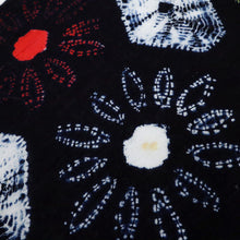 画像をギャラリービューアに読み込む, 手しぼり 浴衣反物 亀甲繋ぎ花模様 濃紺 木綿 反巾36cm カジュアル お仕立可 夏着物 反25-178
