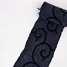 画像をギャラリービューアに読み込む, 手しぼり 浴衣反物 唐草模様総鹿の子絞り 紺 木綿 カジュアル 夏着物 お仕立て可 和装 絞り きもの 反25-54
