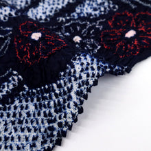 画像をギャラリービューアに読み込む, 手しぼり 浴衣反物 曲線と撫子 濃紺 カジュアル 木綿 夏着物 お仕立て可 和装 絞り きもの 反25-87
