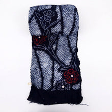 画像をギャラリービューアに読み込む, 手しぼり 浴衣反物 曲線と撫子 濃紺 カジュアル 木綿 夏着物 お仕立て可 和装 絞り きもの 反25-87
