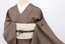 画像をギャラリービューアに読み込む, 【中古】長尺 特選 紬 無地小紋 茶 憲法色 カジュアル 身丈165cm 裄丈66cm 袷正絹着物 TC3-9
