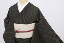 画像をギャラリービューアに読み込む, 【中古】単衣 塩沢お召 特選着物 小格子の市松模様 黒茶色 カジュアル 身丈162cm 裄丈65cm 正絹着物 TC4-3
