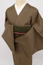 画像をギャラリービューアに読み込む, 【中古】単衣『本場縞大島』紬 みじん格子縞模様 濃淡茶 証紙有 カジュアル 作家落款有 身丈162cm 裄丈68cm 正絹着物 TC6-4
