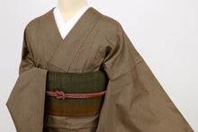 画像をギャラリービューアに読み込む, 【中古】単衣『本場縞大島』紬 みじん格子縞模様 濃淡茶 証紙有 カジュアル 作家落款有 身丈162cm 裄丈68cm 正絹着物 TC6-4
