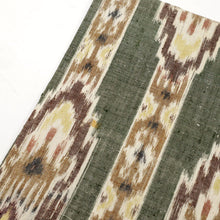 画像をギャラリービューアに読み込む, 【中古】単衣 本場結城紬【奥庄】謹製 民族柄縞 グリーン ふだん着物洗替えに♪ カジュアル 身丈160.5cm 裄丈69cm 正絹 TG12-8
