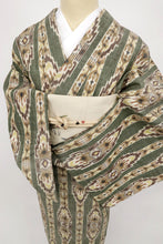 画像をギャラリービューアに読み込む, 【中古】単衣 本場結城紬【奥庄】謹製 民族柄縞 グリーン ふだん着物洗替えに♪ カジュアル 身丈160.5cm 裄丈69cm 正絹 TG12-8
