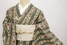 画像をギャラリービューアに読み込む, 【中古】単衣 本場結城紬【奥庄】謹製 民族柄縞 グリーン ふだん着物洗替えに♪ カジュアル 身丈160.5cm 裄丈69cm 正絹 TG12-8

