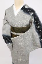 画像をギャラリービューアに読み込む, 【中古】特選 紬 訪問着 霰に雪華の舞い模様 カジュアル グレー 身丈161cm 裄丈63cm 袷正絹着物 TH11-4
