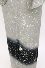 画像をギャラリービューアに読み込む, 【中古】特選 紬 訪問着 霰に雪華の舞い模様 カジュアル グレー 身丈161cm 裄丈63cm 袷正絹着物 TH11-4
