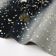 画像をギャラリービューアに読み込む, 【中古】特選 紬 訪問着 霰に雪華の舞い模様 カジュアル グレー 身丈161cm 裄丈63cm 袷正絹着物 TH11-4
