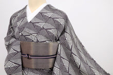 画像をギャラリービューアに読み込む, 【中古】長尺 単衣 紬 横段に菱と松川菱 グレー紅消鼠色 カジュアル 身丈170.5cm 裄丈63.5cm 単衣着物 TH6-2
