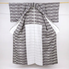 画像をギャラリービューアに読み込む, 【中古】長尺 単衣 紬 横段に菱と松川菱 グレー紅消鼠色 カジュアル 身丈170.5cm 裄丈63.5cm 単衣着物 TH6-2

