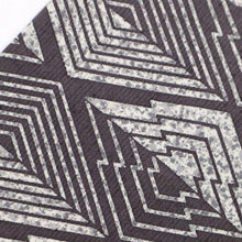 画像をギャラリービューアに読み込む, 【中古】長尺 単衣 紬 横段に菱と松川菱 グレー紅消鼠色 カジュアル 身丈170.5cm 裄丈63.5cm 単衣着物 TH6-2
